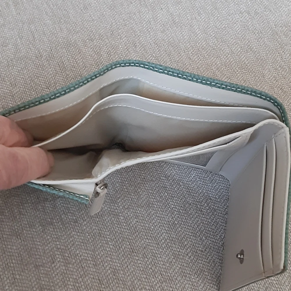 Levenger Green Leather Women's Wallet - Picture 5 of 11